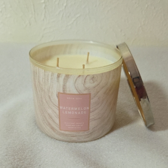 White Barn Watermelon Lemonade Candle - Cream and Silver - Picture 2 of 3